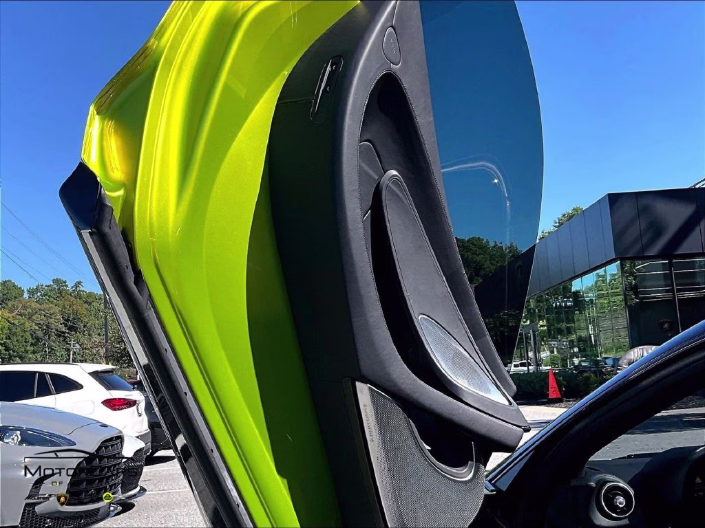 mph018_807226644_sbm22gcaxsw003205_2025_mclaren_gts_green_19_114406_0a193e8ff5