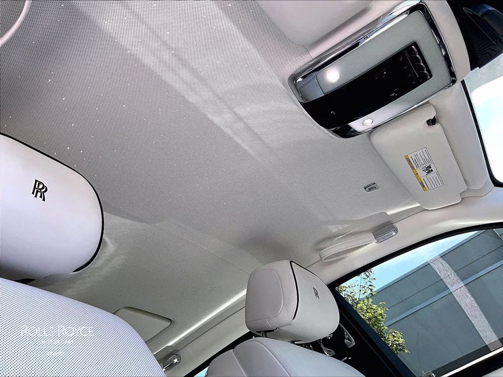 mph019_1136782788_sca13he05tu233685_2026_rolls_royce_phantom_midnight_sapphire_20_113105_804b509193