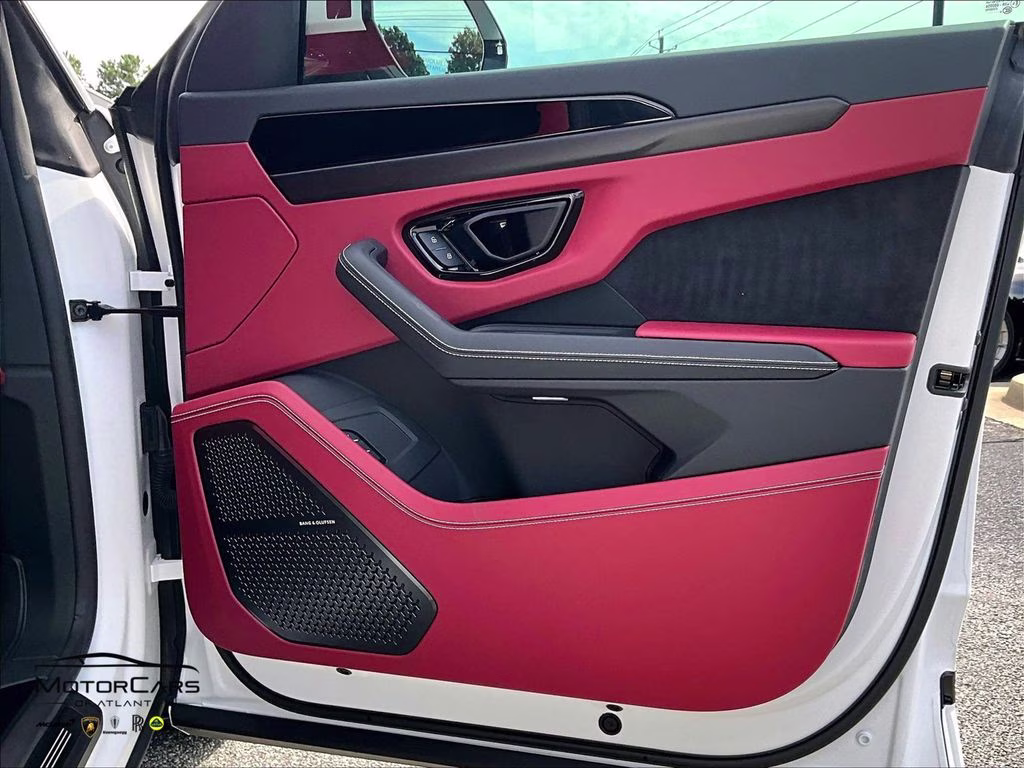 mph019_2968926928_zpbub3zl0rla35121_2024_lamborghini_urus_s_new_bianco_monocerus_matt_20_111552_b36817021d