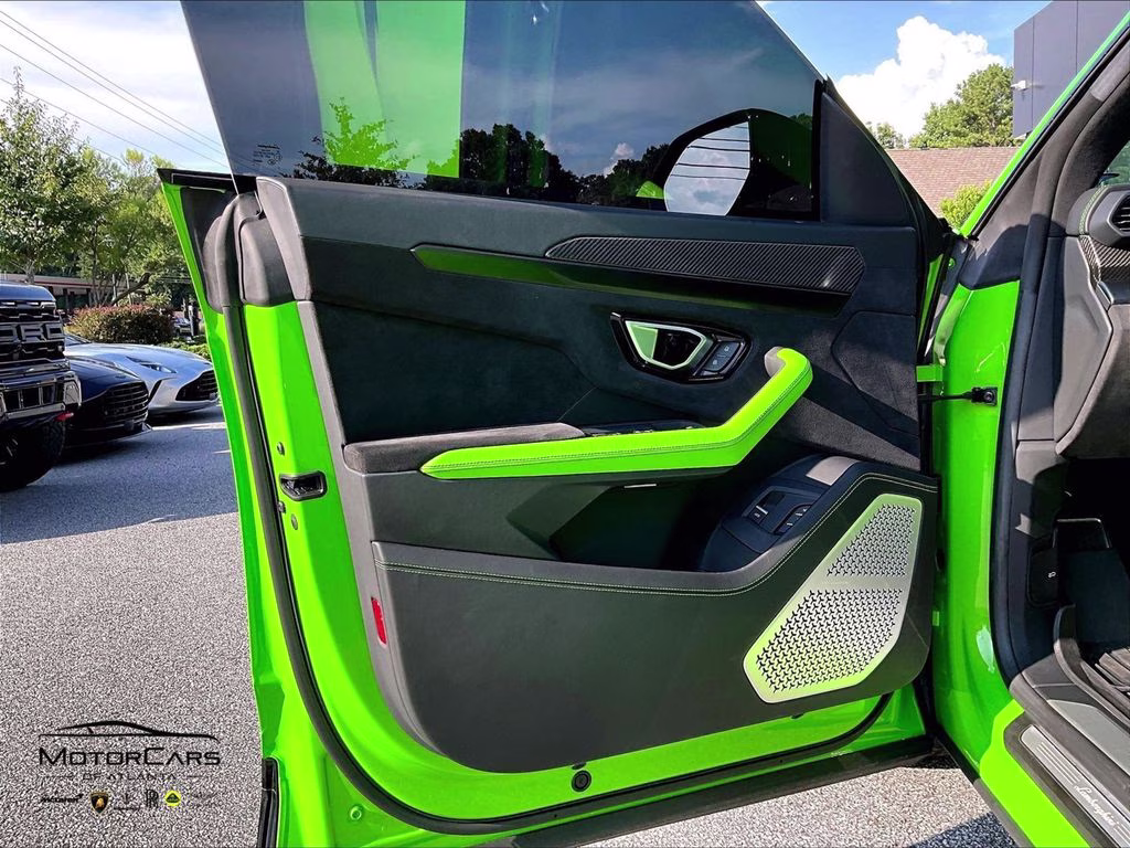 mph019_760380706_zpbua1zl7mla13746_2021_lamborghini_urus_pearl_capsule_verde_mantis_pearl_20_112902_67d2696775