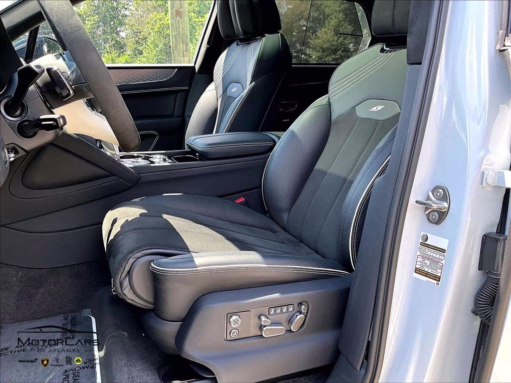 mph020_1831815269_sjaat2zvxsc029045_2025_bentley_bentayga_s_v8_ice_21_113326_8183dc6c3a