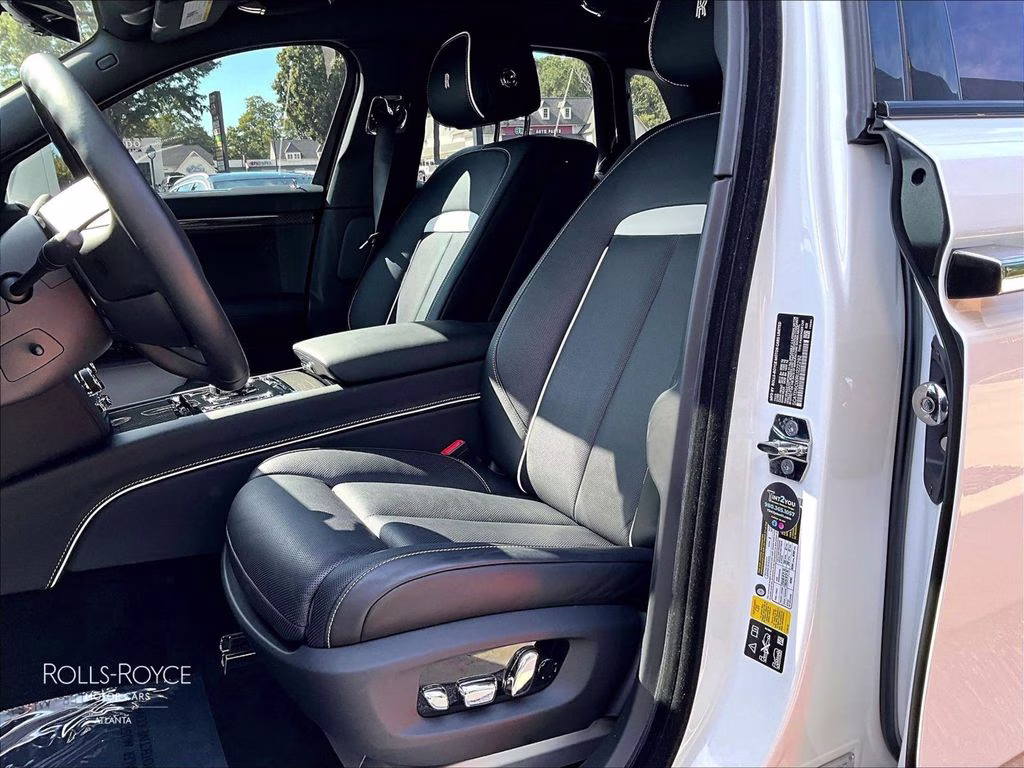 mph020_2954523933_scatd6c00ru222292_2024_rolls_royce_black_badge_ghost_arctic_white_21_112760_35d7255ca0