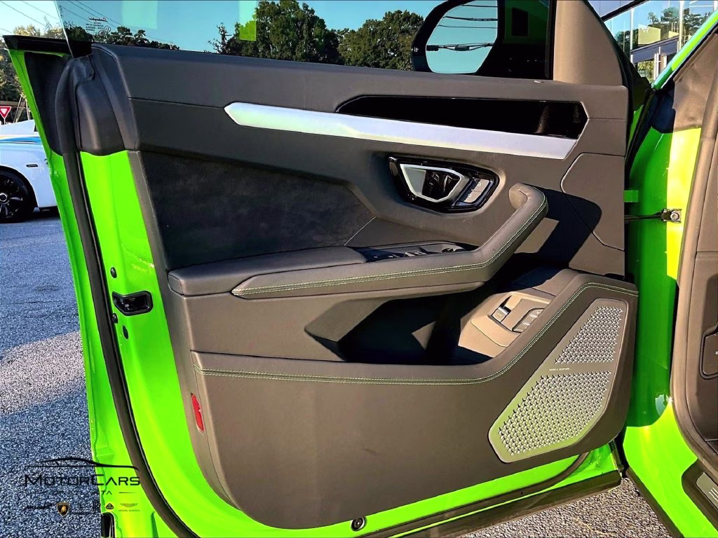 mph020_3282144129_zpbub3zl6rla32210_2024_lamborghini_urus_s_verde_mantis_metallic_21_114438_6a21ffa412