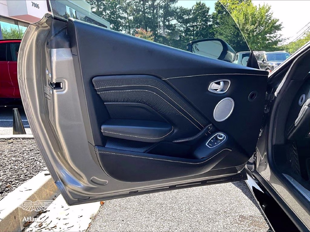 mph020_548907182_scfsmgaw4kgn00361_2019_aston_martin_vantage_tungsten_silver_21_114310_17fdf624aa