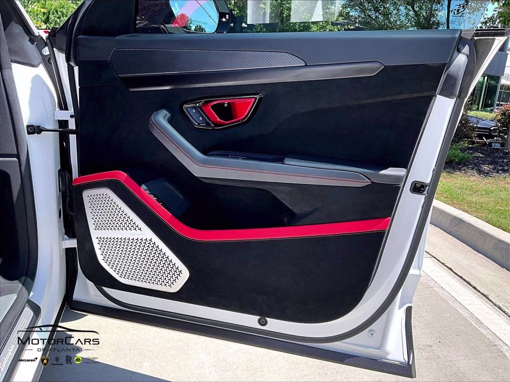 mph020_933443708_zpbuc3zl2rla29592_2024_lamborghini_urus_performante_bianco_phanes_matt_21_111513_2a9715bdcc