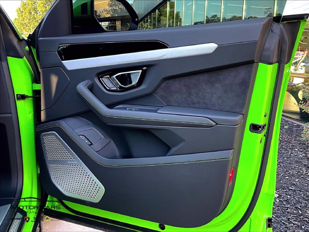 mph021_1466176527_zpbub3zl6rla32210_2024_lamborghini_urus_s_verde_mantis_metallic_22_114438_b610b61b13