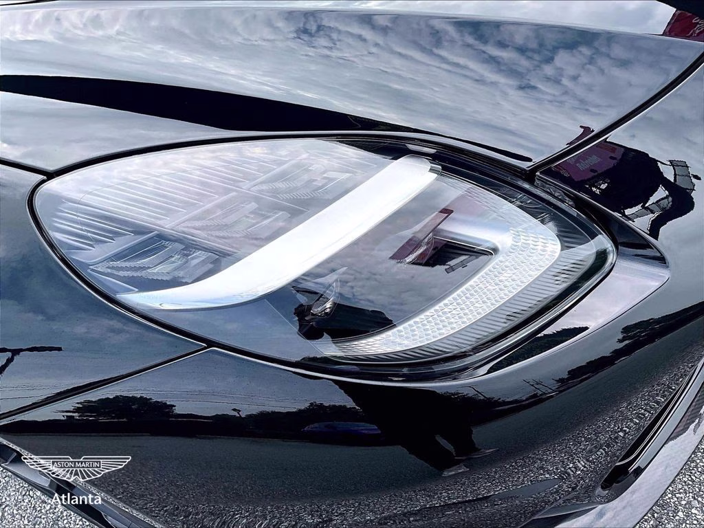 mph021_861508601_scfumcev2sgj60145_2025_aston_martin_vanquish_v12_oberon_black_22_112726_3d039f7fe1