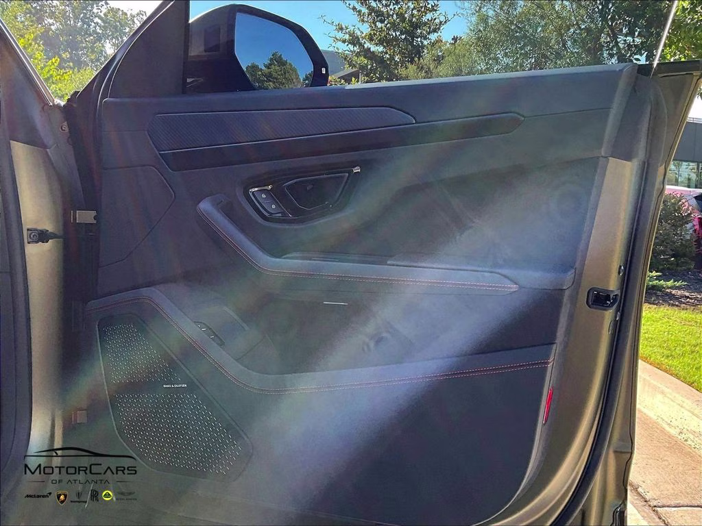 mph022_2824682481_zpbud6zl1sla34576_2025_lamborghini_urus_se_23_113824_24046af577
