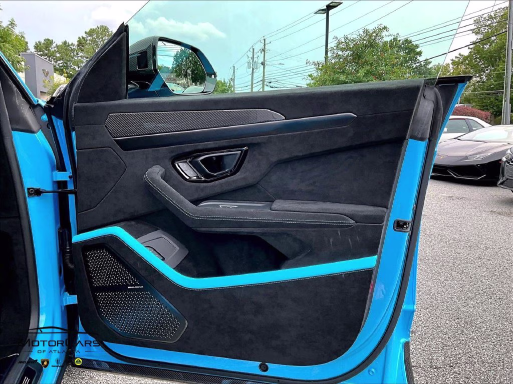 mph022_283573905_zpbuc3zlxrla32126_2024_lamborghini_urus_performante_blue_23_113926_31c9a6e739