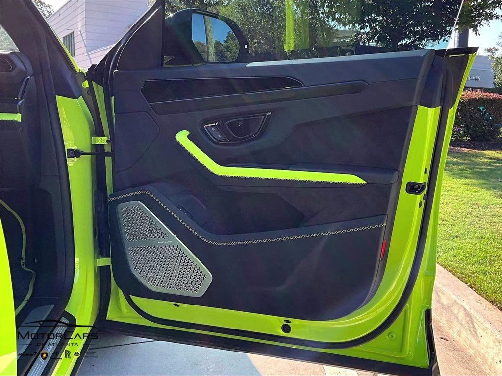 mph022_3600195997_zpbud6zl8sla39743_2025_lamborghini_urus_se_verde_scandal_23_113824_826ead8a4b