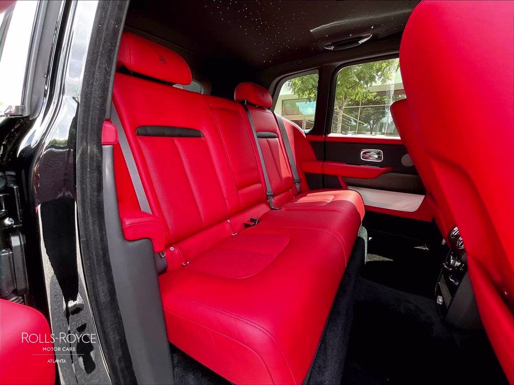 mph022_930932455_sla13ha08tu235405_2026_rolls_royce_cullinan_black_diamond_23_112822_714d18b8f5