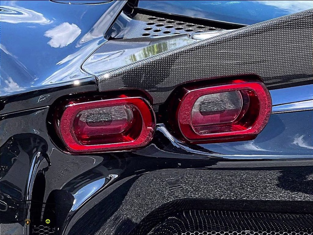 mph023_1720405695_zff96nma3n0280267_2022_ferrari_sf90_spider_tailor_made_nero_24_112127_87b55f3263