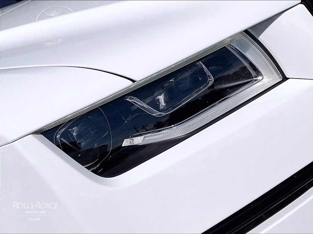 mph023_2309938554_scatd6c00ru222292_2024_rolls_royce_black_badge_ghost_arctic_white_24_112760_308ca821ea