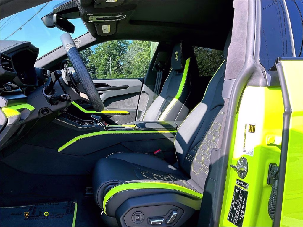 mph023_4247705008_zpbud6zl8sla39743_2025_lamborghini_urus_se_verde_scandal_24_113824_5acbd18eed