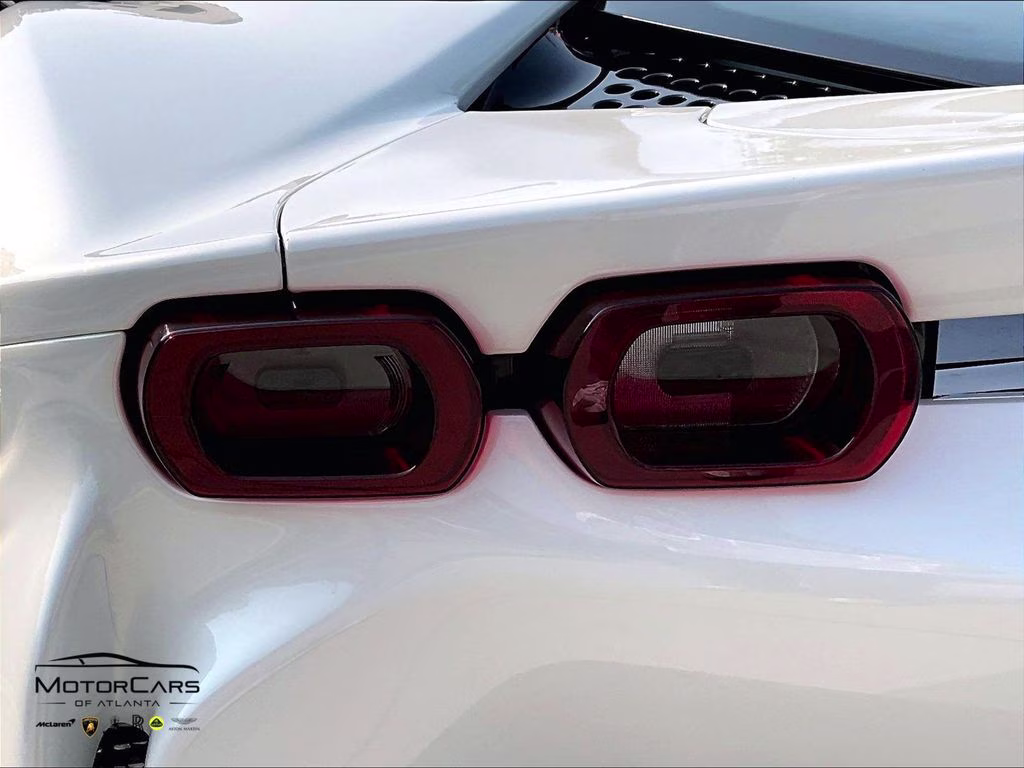 mph024_2610262692_zff95nlaxp0287336_2023_ferrari_sf90_stradale_special_4_layer_bianco_italia_25_112621_4440fc1c5e