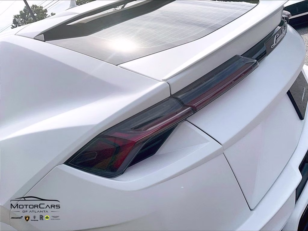 mph024_305330867_zpbub3zl0rla35121_2024_lamborghini_urus_s_new_bianco_monocerus_matt_25_111552_d7aad3f15b