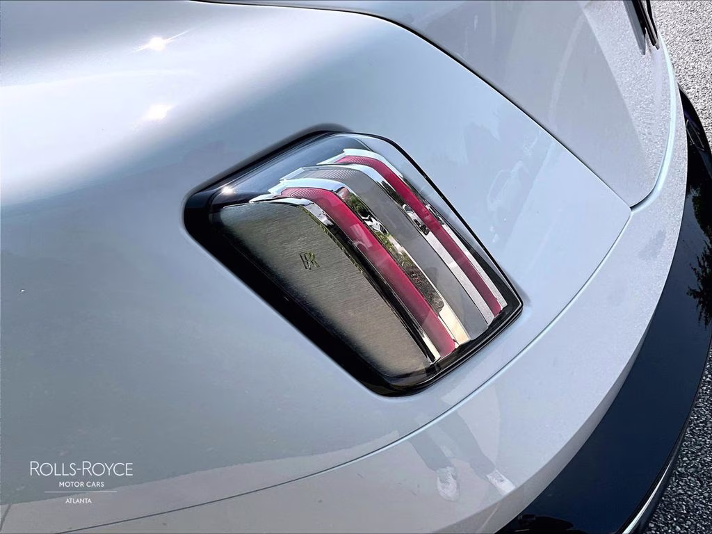 mph024_3226071627_scatk2c00su227738_2025_rolls_royce_spectre_arctic_white_25_112607_6b7e3af6a7