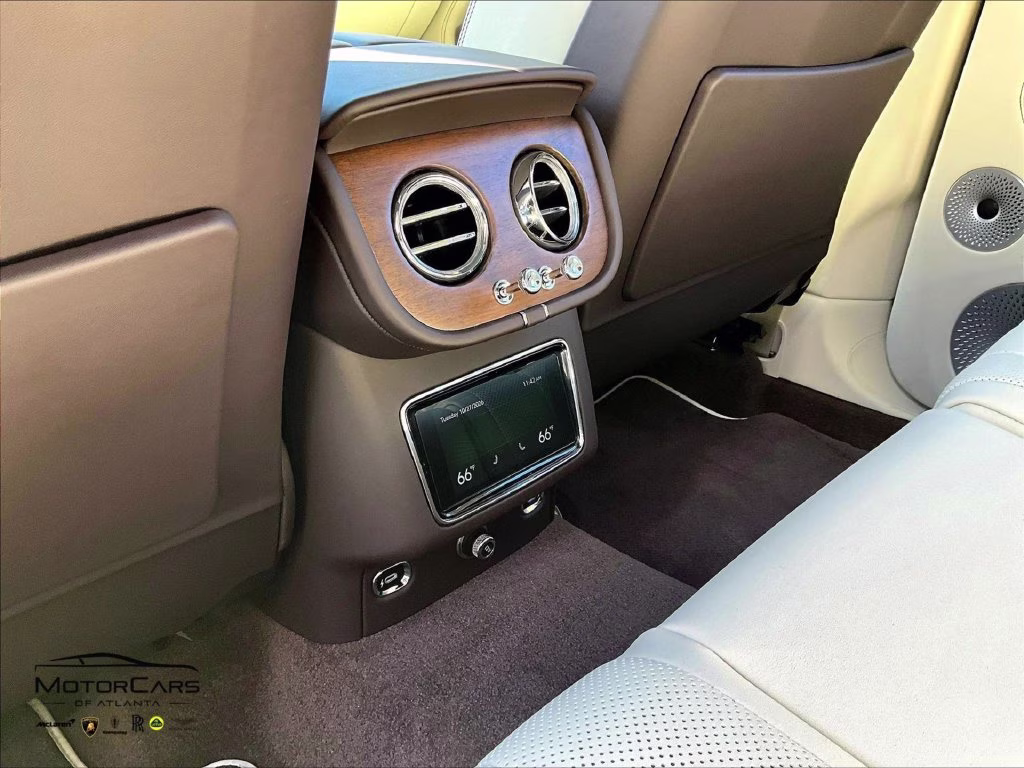 mph025_1649945566_sjaat2zv5sc028997_2025_bentley_bentayga_v8_26_114766_15b76fc0d2