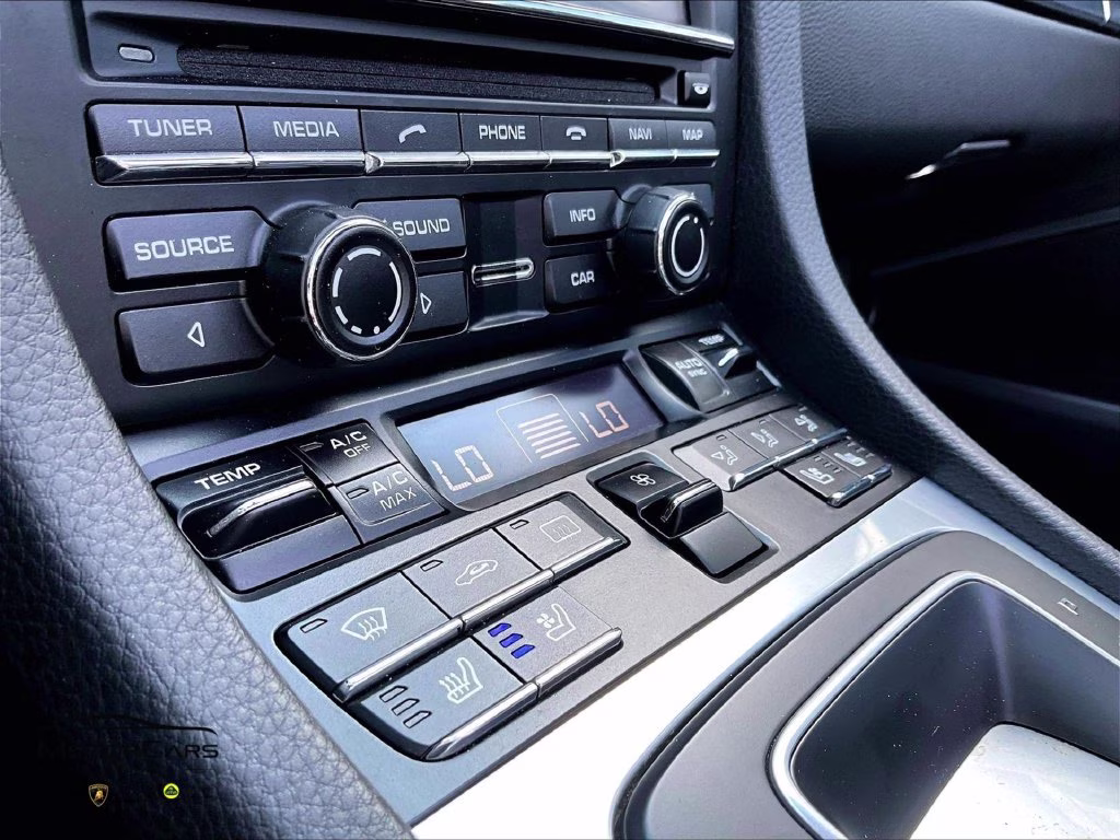 mph025_3436965800_wp0bb2a98gs136886_2016_porsche_911_targa_4s_silver_metallic_26_114574_814fa14a97
