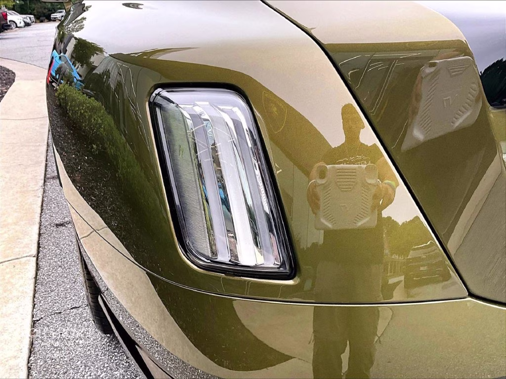 mph026_1359962192_scatk2c06ru226233_2024_rolls_royce_spectre_two_tone_chartreuse_black_diamond_27_114358_2e181ab2e0