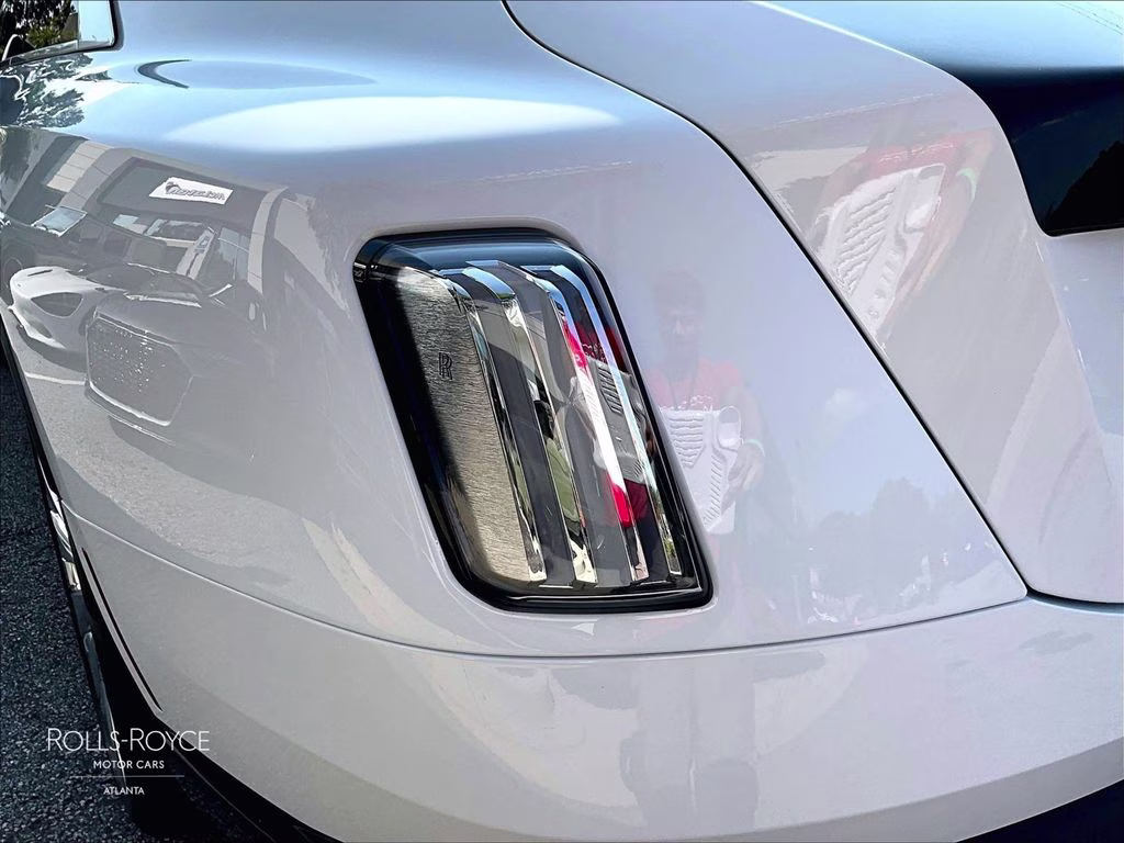 mph026_2491313196_scatk2c05ru218785_2024_rolls_royce_spectre_arctic_white_27_113769_c1da3d75f4