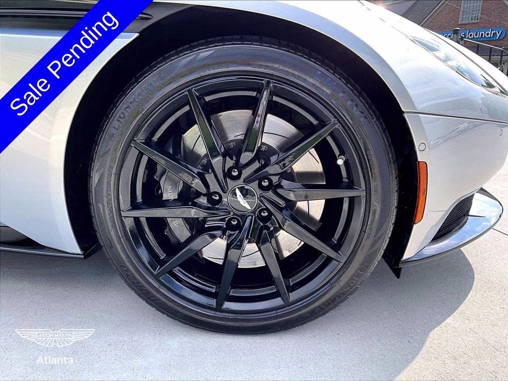 mph026_311251088_scfrmfav6jgl03738_2018_aston_martin_db11_v12_lightning_silver_27_112886_0f5edeafe7