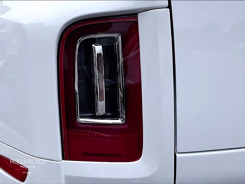 mph026_690461252_slatv4c0xru222205_2024_rolls_royce_cullinan_arctic_white_27_114232_19fa56729c