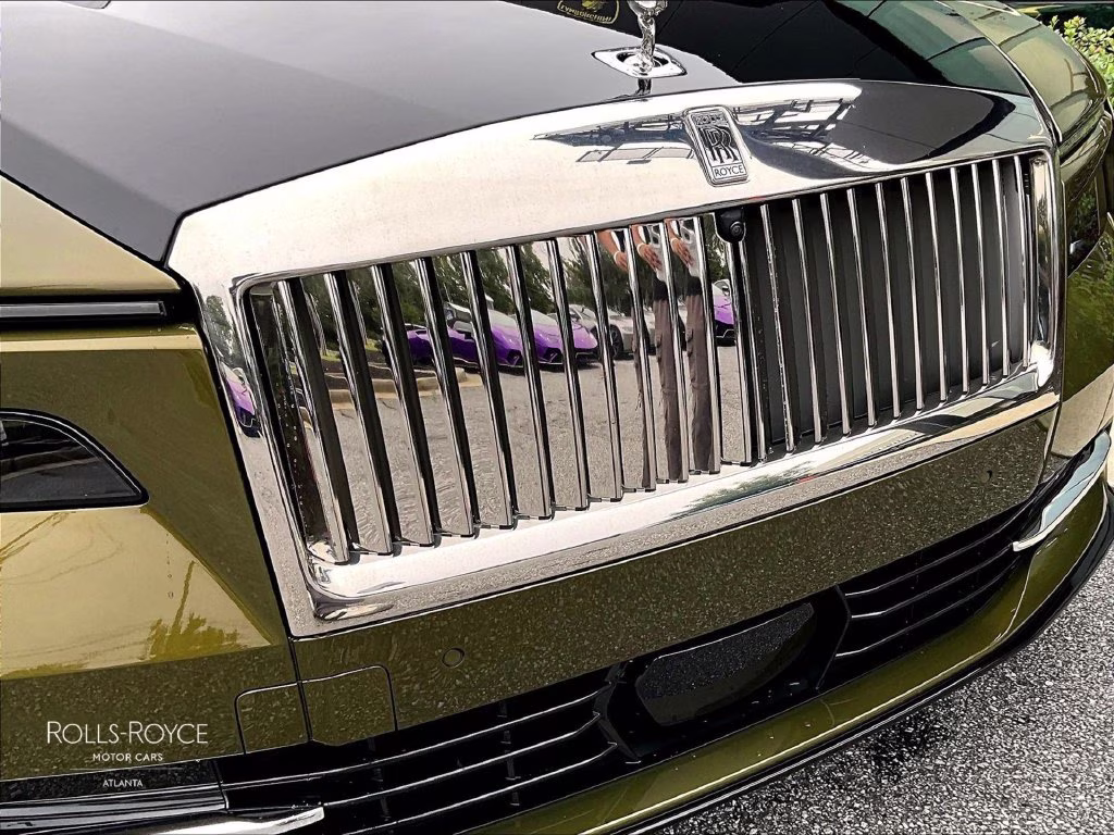 mph027_2840210659_scatk2c06ru226233_2024_rolls_royce_spectre_two_tone_chartreuse_black_diamond_28_114358_a0ecfb652b