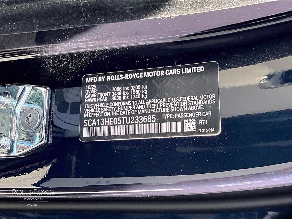 mph028_2019149069_sca13he05tu233685_2026_rolls_royce_phantom_midnight_sapphire_29_113105_468dc19627