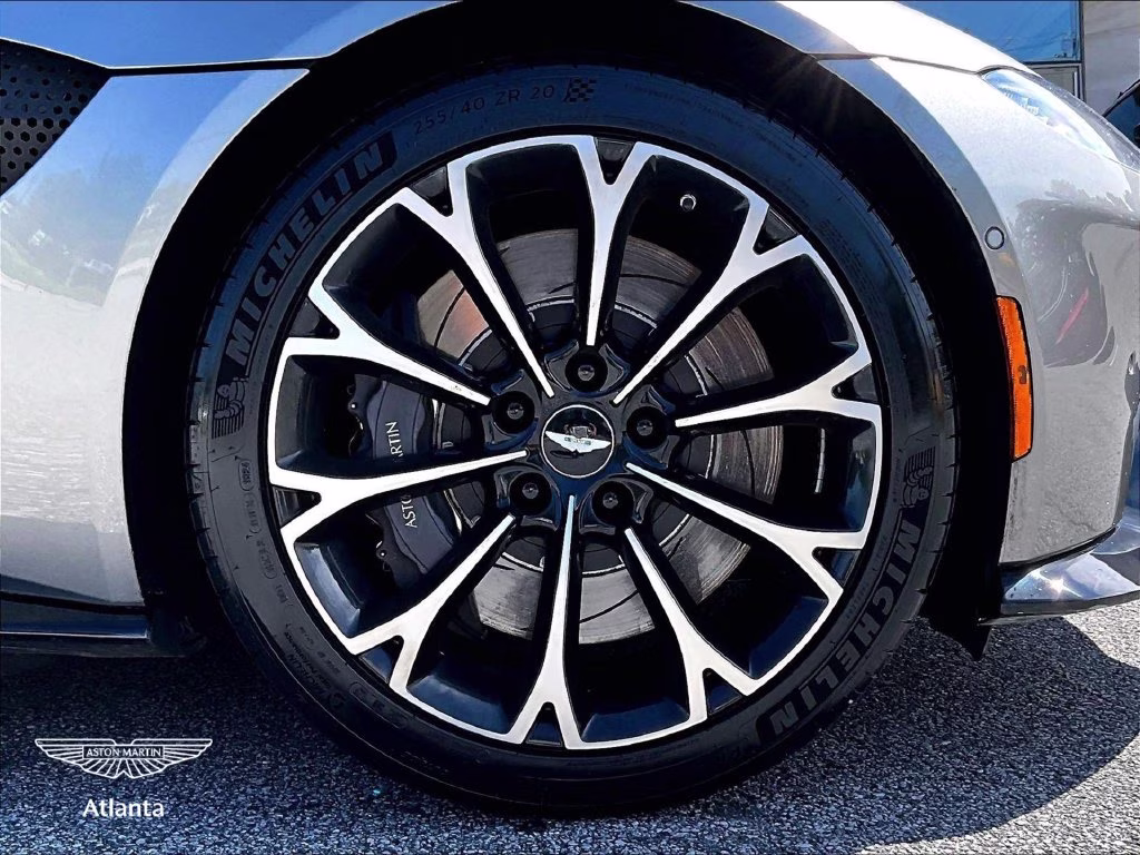 mph028_2193525107_scfsmgaw4kgn00361_2019_aston_martin_vantage_tungsten_silver_29_114310_2c556f3da9