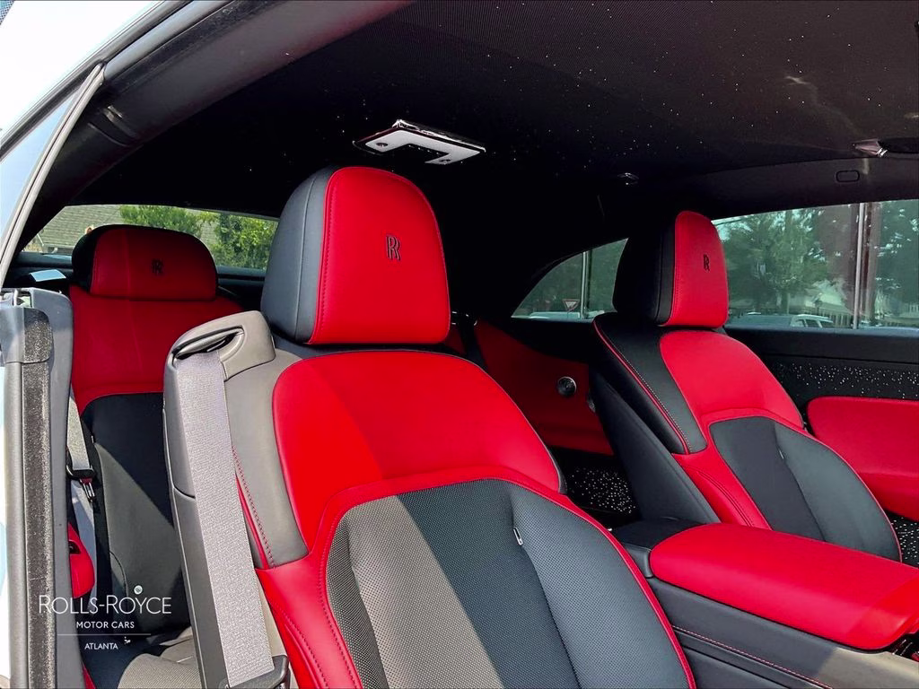 mph028_3379418795_scatk2c00su227738_2025_rolls_royce_spectre_arctic_white_29_112607_8e0ab5f9cf