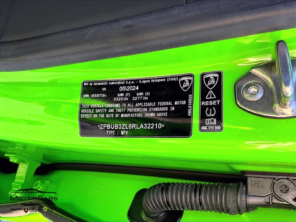 mph028_842748573_zpbub3zl6rla32210_2024_lamborghini_urus_s_verde_mantis_metallic_29_114438_8dcd9bbf9b