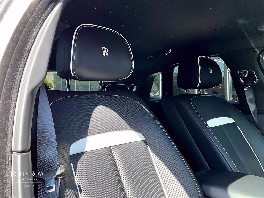mph028_939383744_scatd6c00ru222292_2024_rolls_royce_black_badge_ghost_arctic_white_29_112760_f5a5860ad8