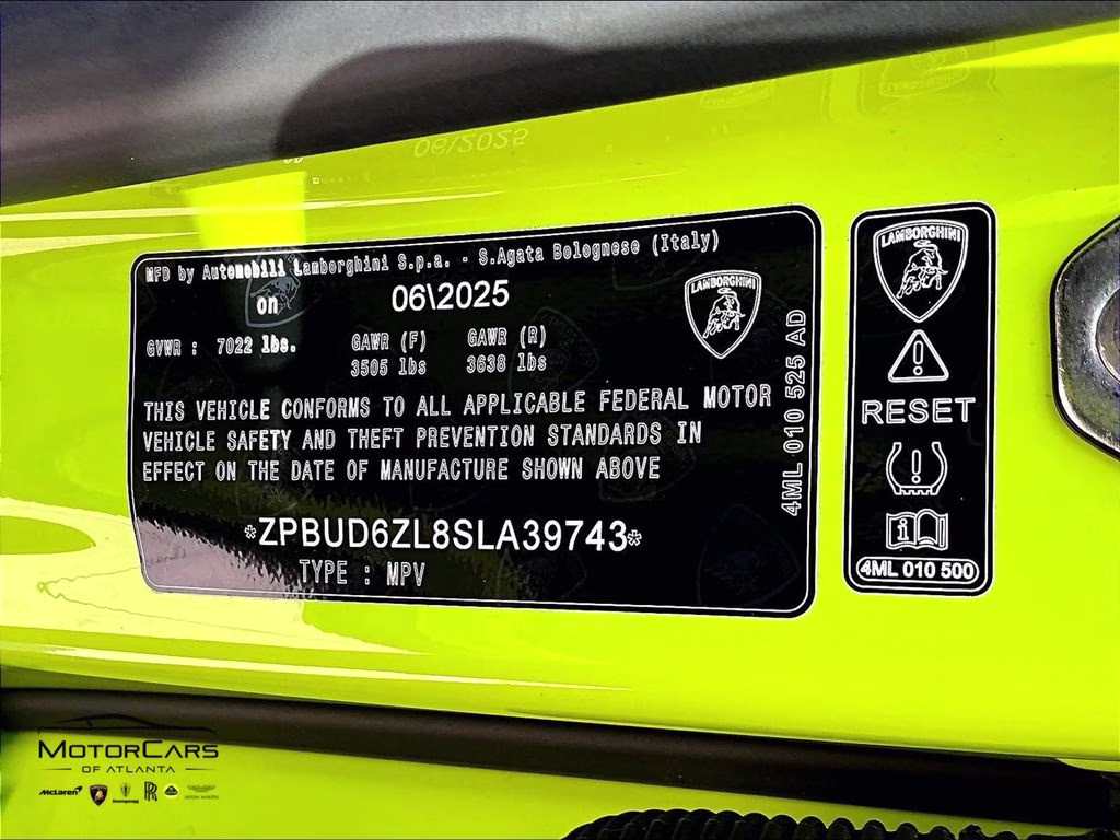 mph029_1192199301_zpbud6zl8sla39743_2025_lamborghini_urus_se_verde_scandal_30_113824_9e67f748f7