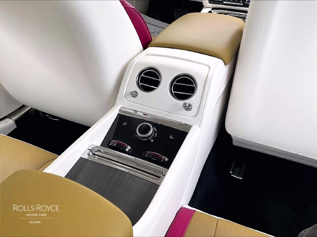mph029_1277403827_scatk2c06ru226233_2024_rolls_royce_spectre_two_tone_chartreuse_black_diamond_30_114358_eca9b46ff0