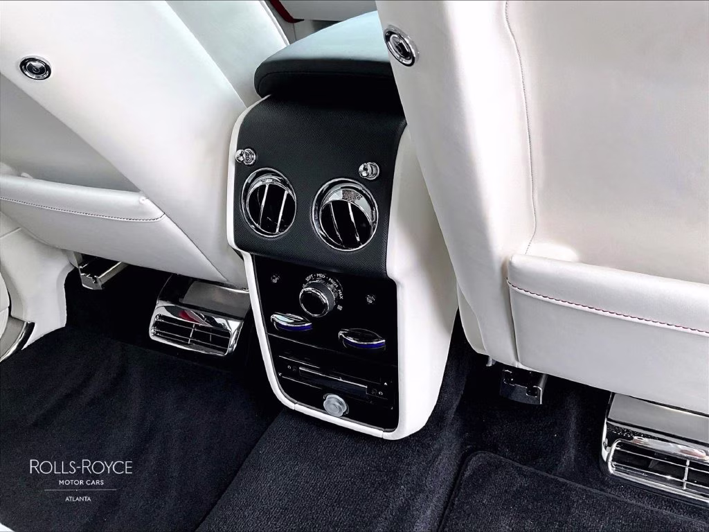 mph029_1771358445_slatv4c0xru222205_2024_rolls_royce_cullinan_arctic_white_30_114232_def7464163