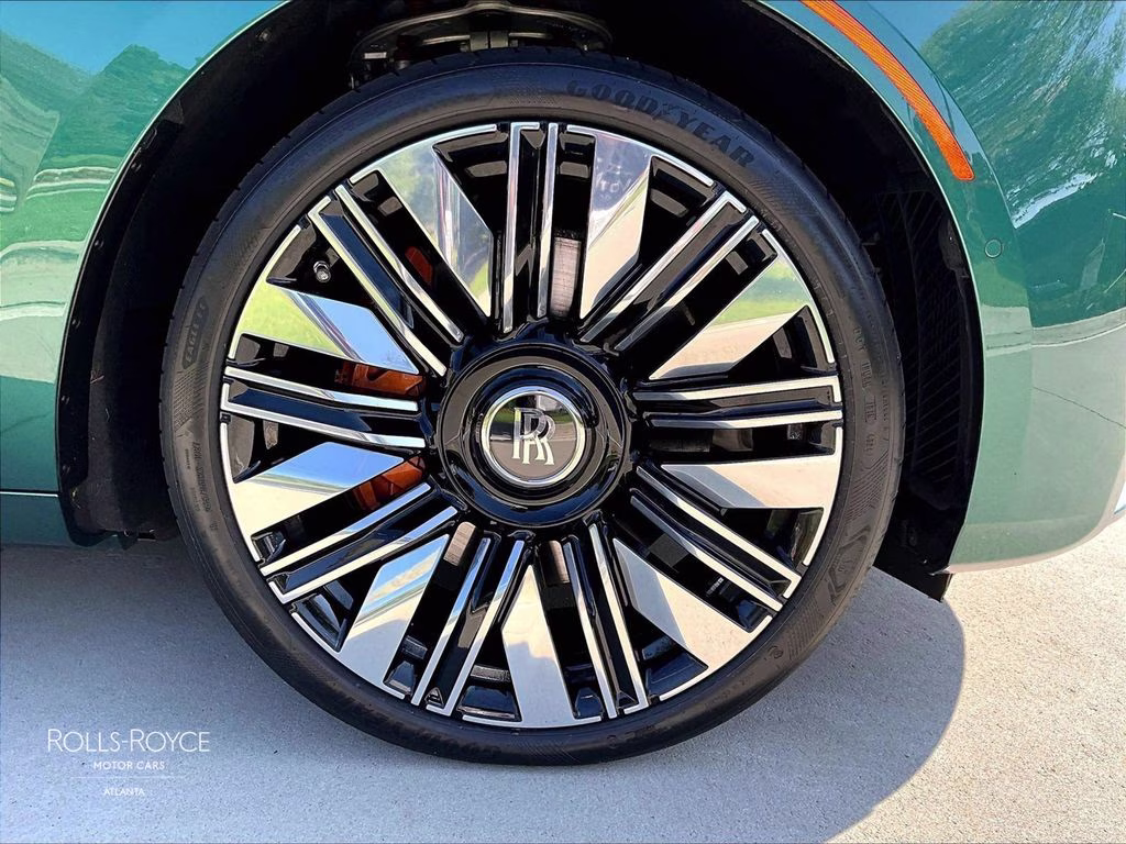 mph029_2249080938_sca13gz03su229363_2025_rolls_royce_ghost_imperial_jade_30_113395_2292492f8a