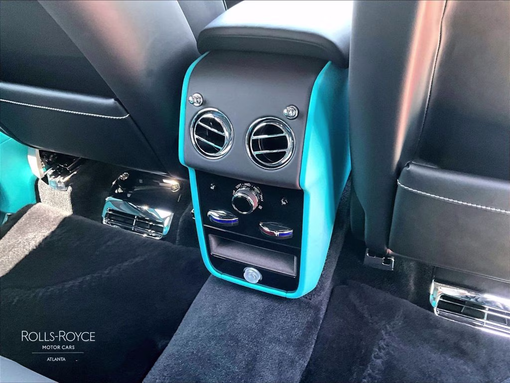 mph029_3280825934_sla13ha0xsu231936_2025_rolls_royce_cullinan_arctic_white_30_112966_0e5527f3db