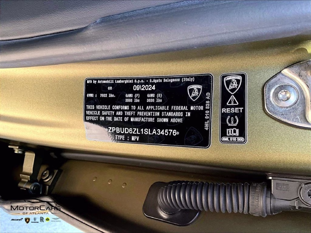 mph029_3830965727_zpbud6zl1sla34576_2025_lamborghini_urus_se_30_113824_89c51be130