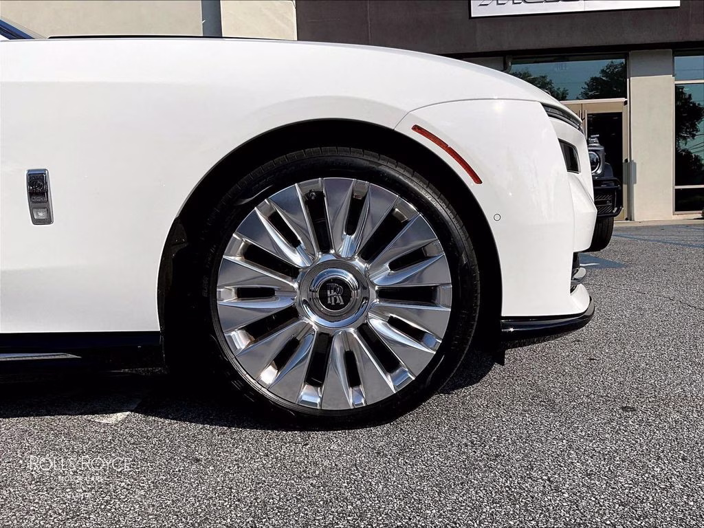 mph030_3098712695_scatk2c05ru218785_2024_rolls_royce_spectre_arctic_white_31_113769_051e822a7a