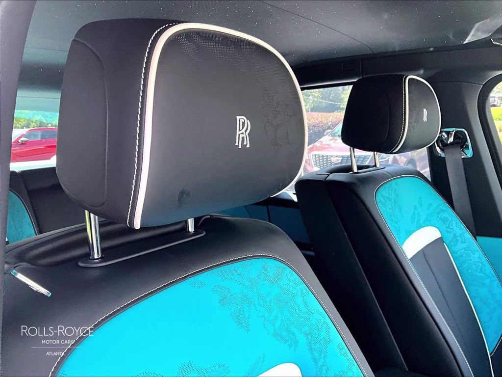 mph030_908964563_sla13ha0xsu231936_2025_rolls_royce_cullinan_arctic_white_31_112966_213698df9f