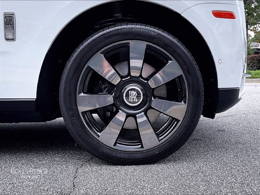 mph031_2467263253_slatv4c0xru222205_2024_rolls_royce_cullinan_arctic_white_32_114232_b34ae53f98