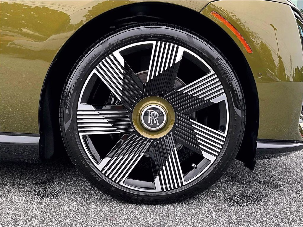 mph031_3821271658_scatk2c06ru226233_2024_rolls_royce_spectre_two_tone_chartreuse_black_diamond_32_114358_e1931acce8