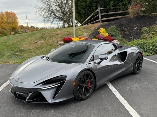 
           
        2023 McLaren ARTURA TECHLUX