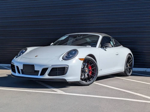 
           
        2018 Porsche 911
