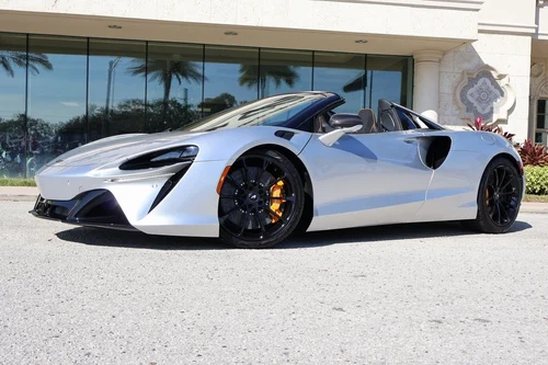 2026 McLaren Artura Base