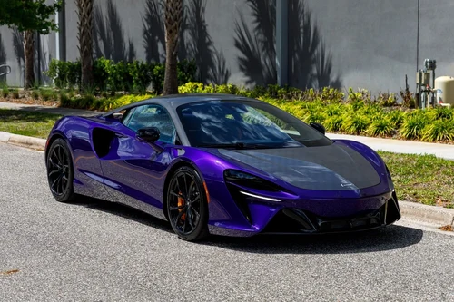 
           
        2024 McLaren Artura