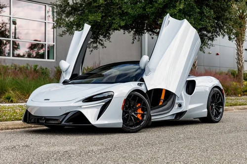 
           
        2023 McLaren Artura