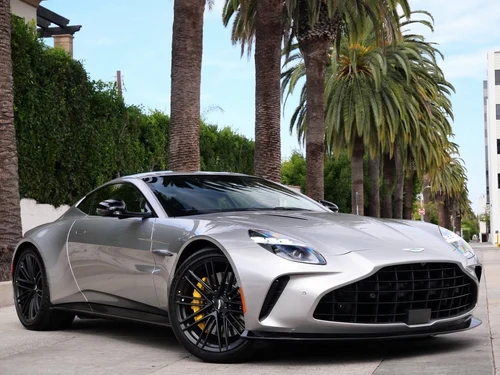 
           New 
        2025 Aston Martin Vantage