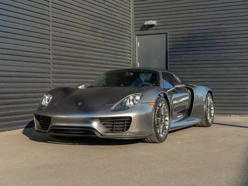 
           
        2015 Porsche 918 Spyder